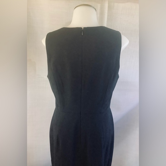 Size 4 Ann Taylor Sheath sleeveless V neck black dress shirt LBD - Picture 6 of 9
